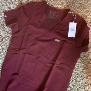 Figs 1 Pocket Scrub in Maroon